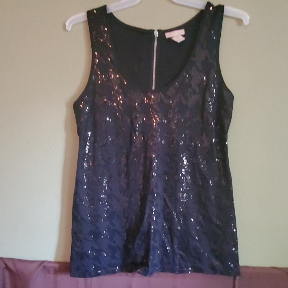 Sleeveless sequined blouse.